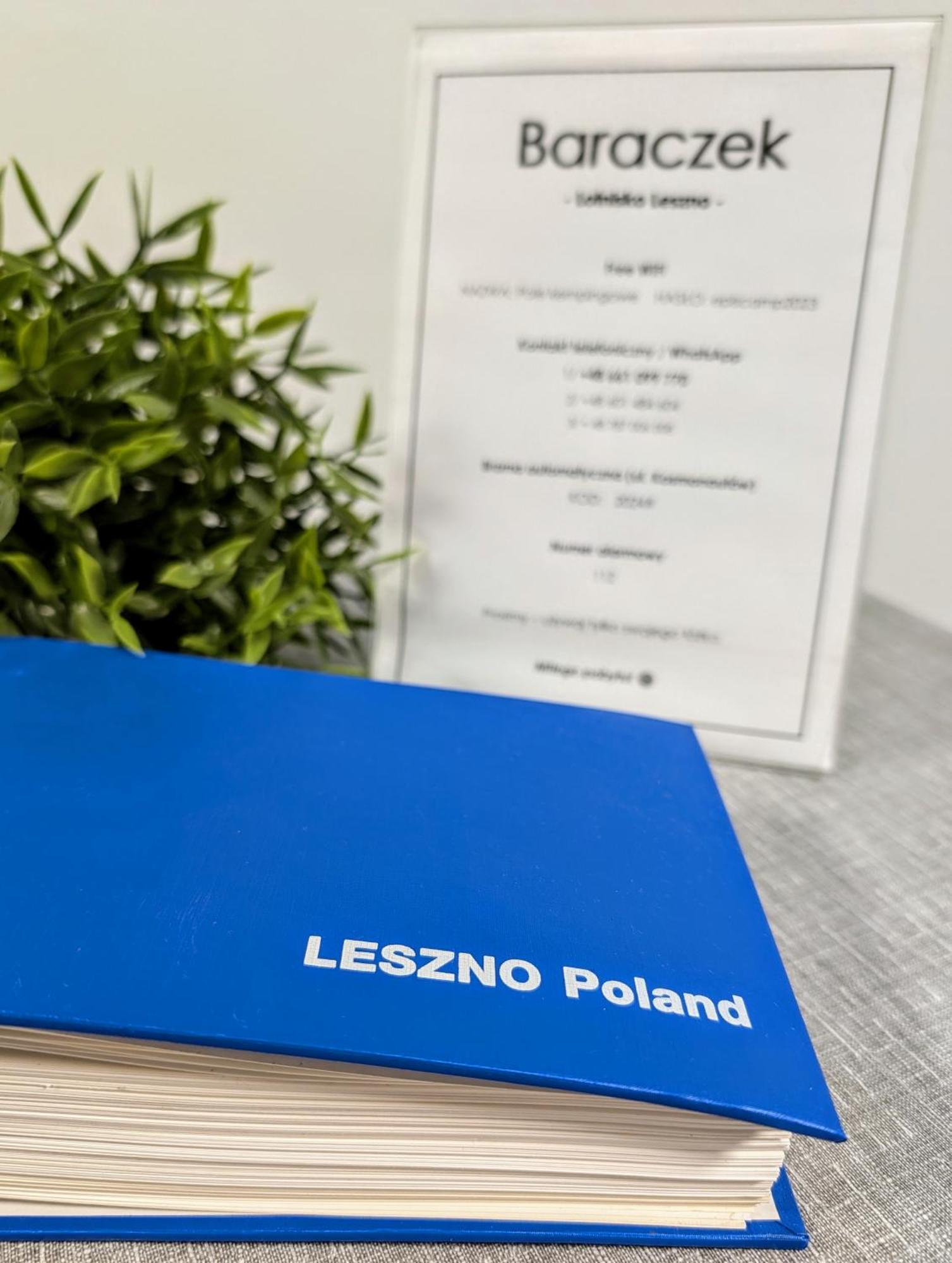 莱什诺 Baraczek Lotnisko Leszno旅舍 外观 照片